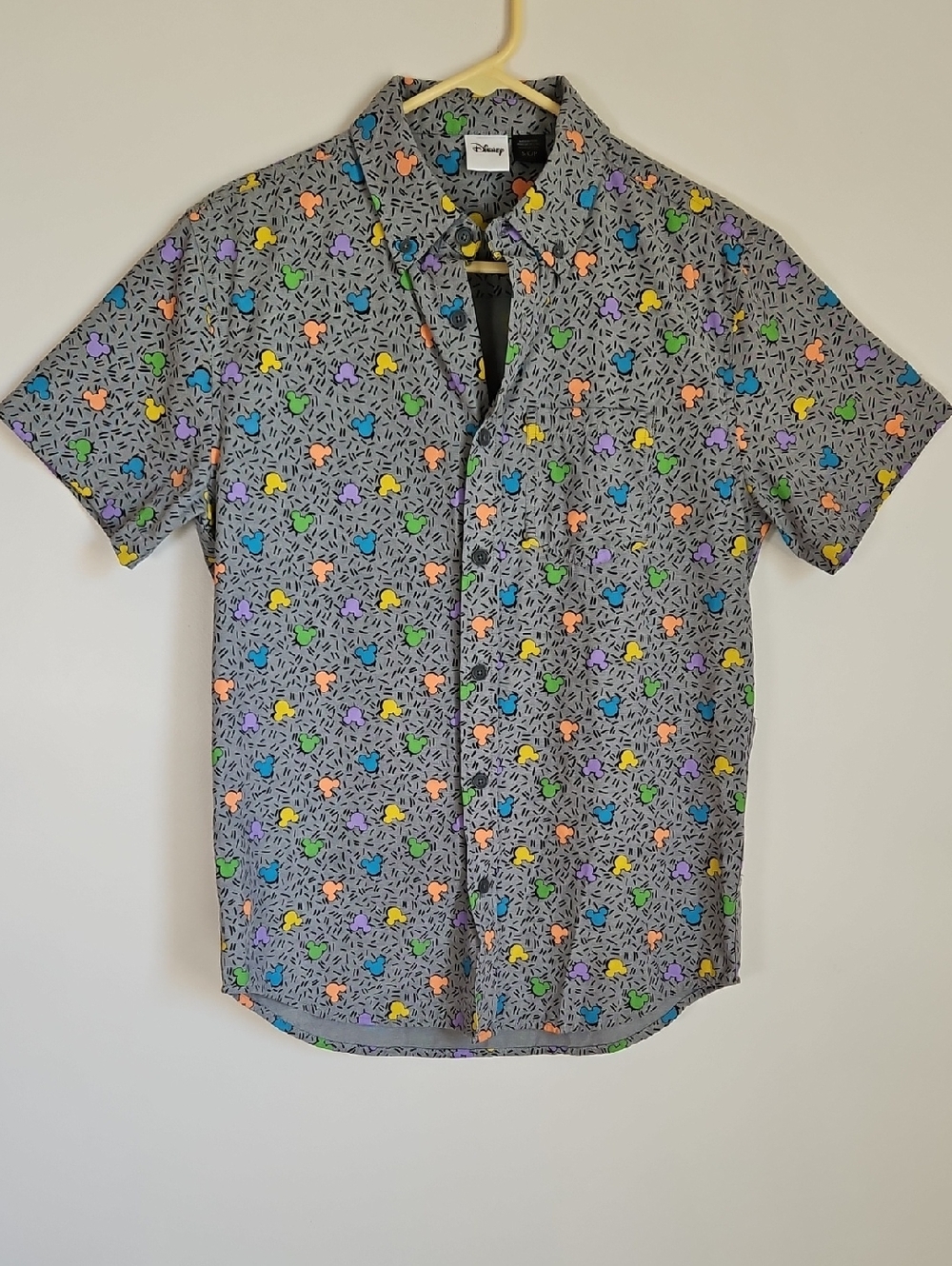 Disney Mens Small Gray Short Sleeve Button Down Mickey Heads Vacation